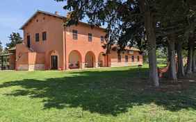 Die Appartements eingebettet in einen schattigen Garten